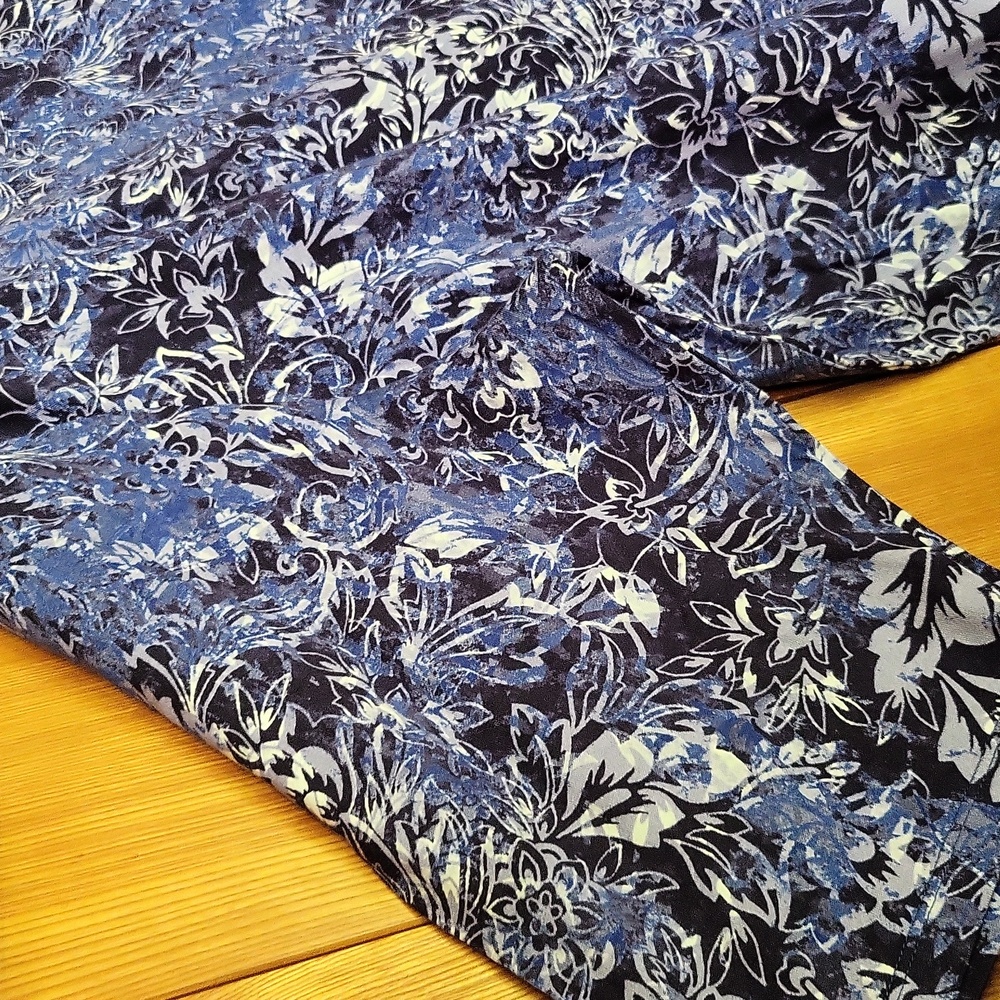 NWOT Catherines Blue Floral Tee - Picture 2 of 6